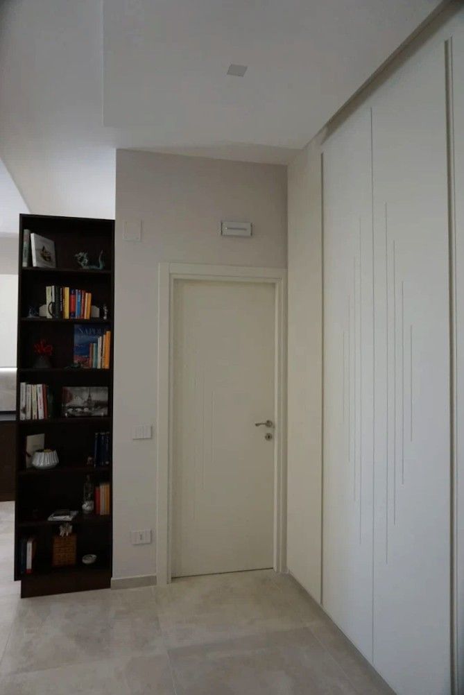Arredi su misura, porta in legno
