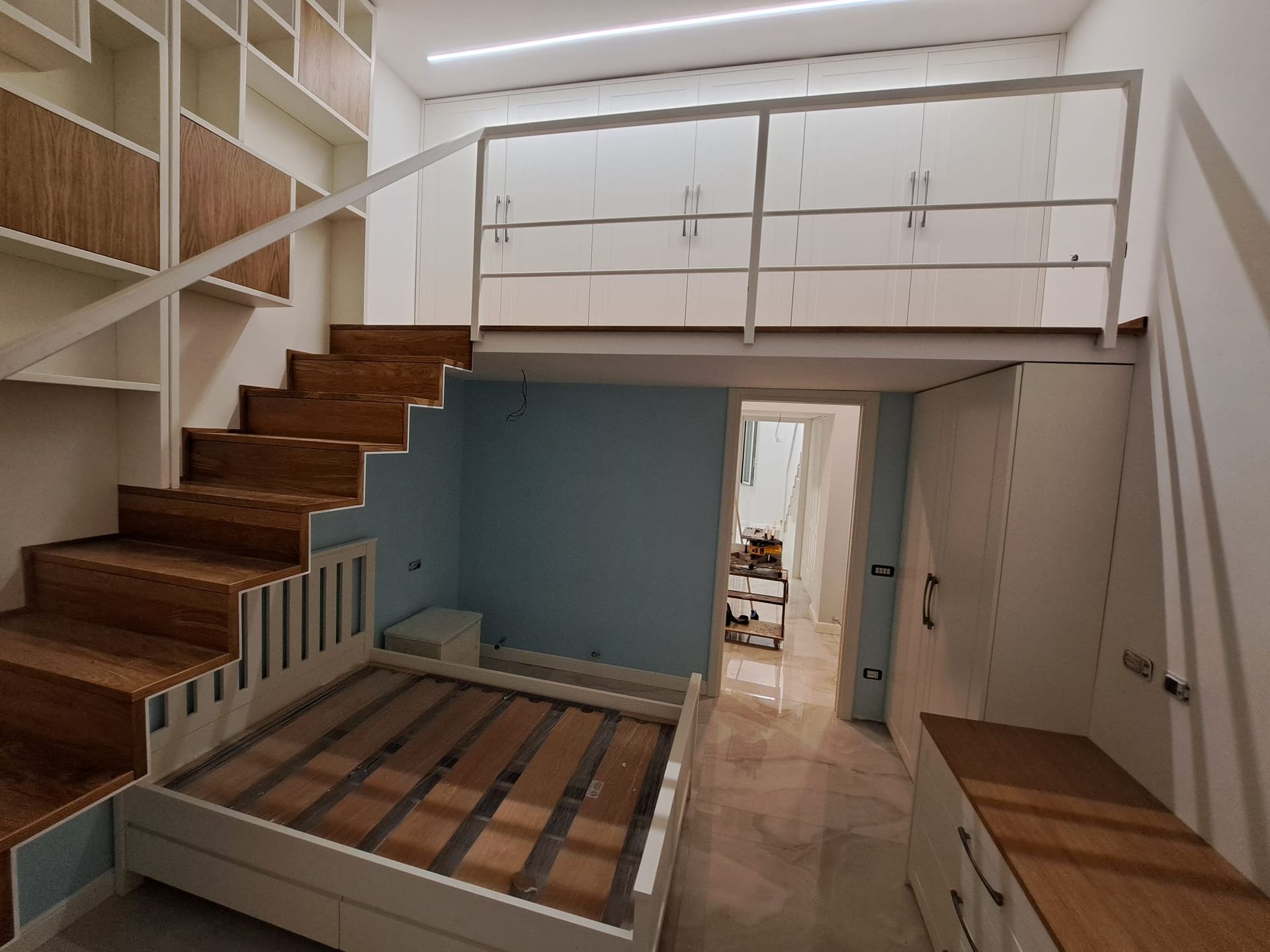 Arredi artigianali, scala in legno