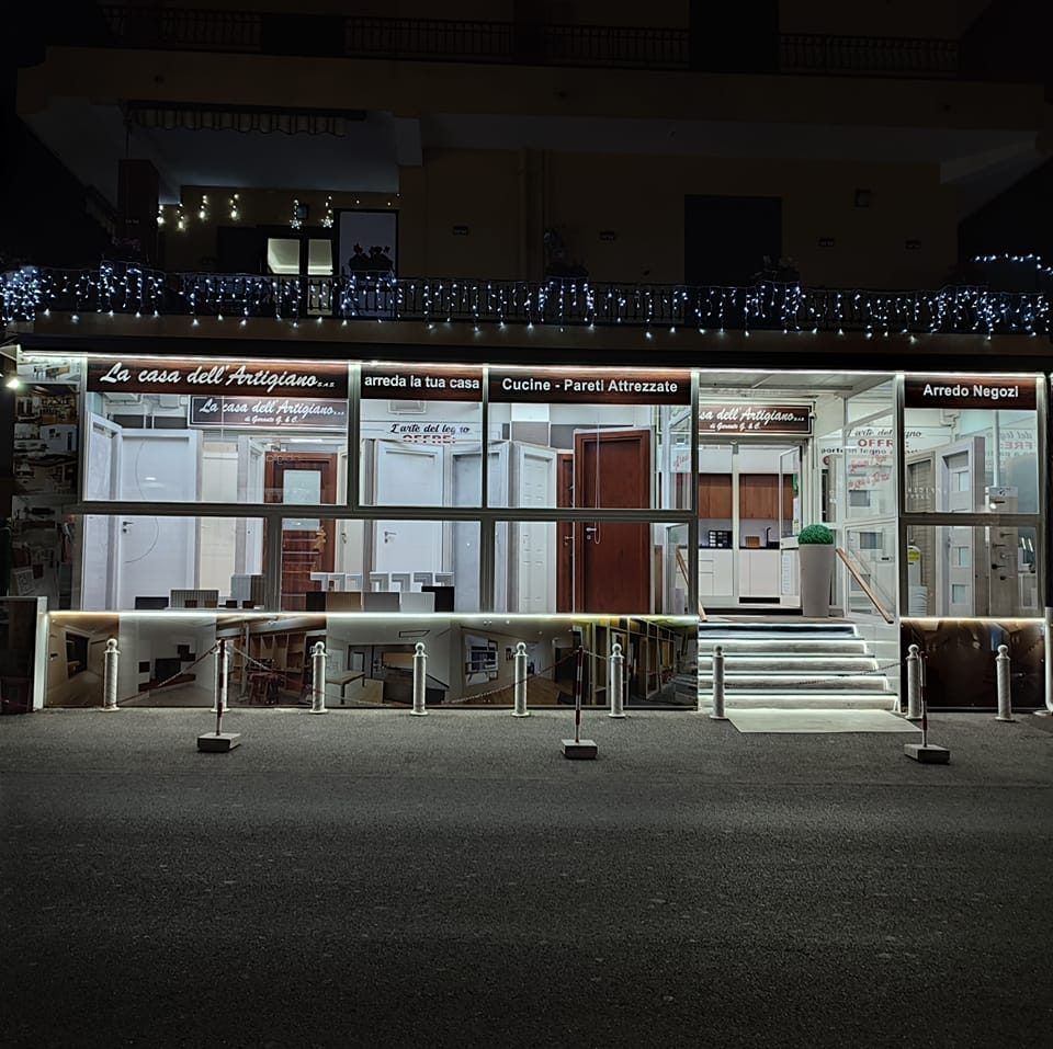 La Casa dell'Artigiano, showroom, cucine e porte in pronta consegna