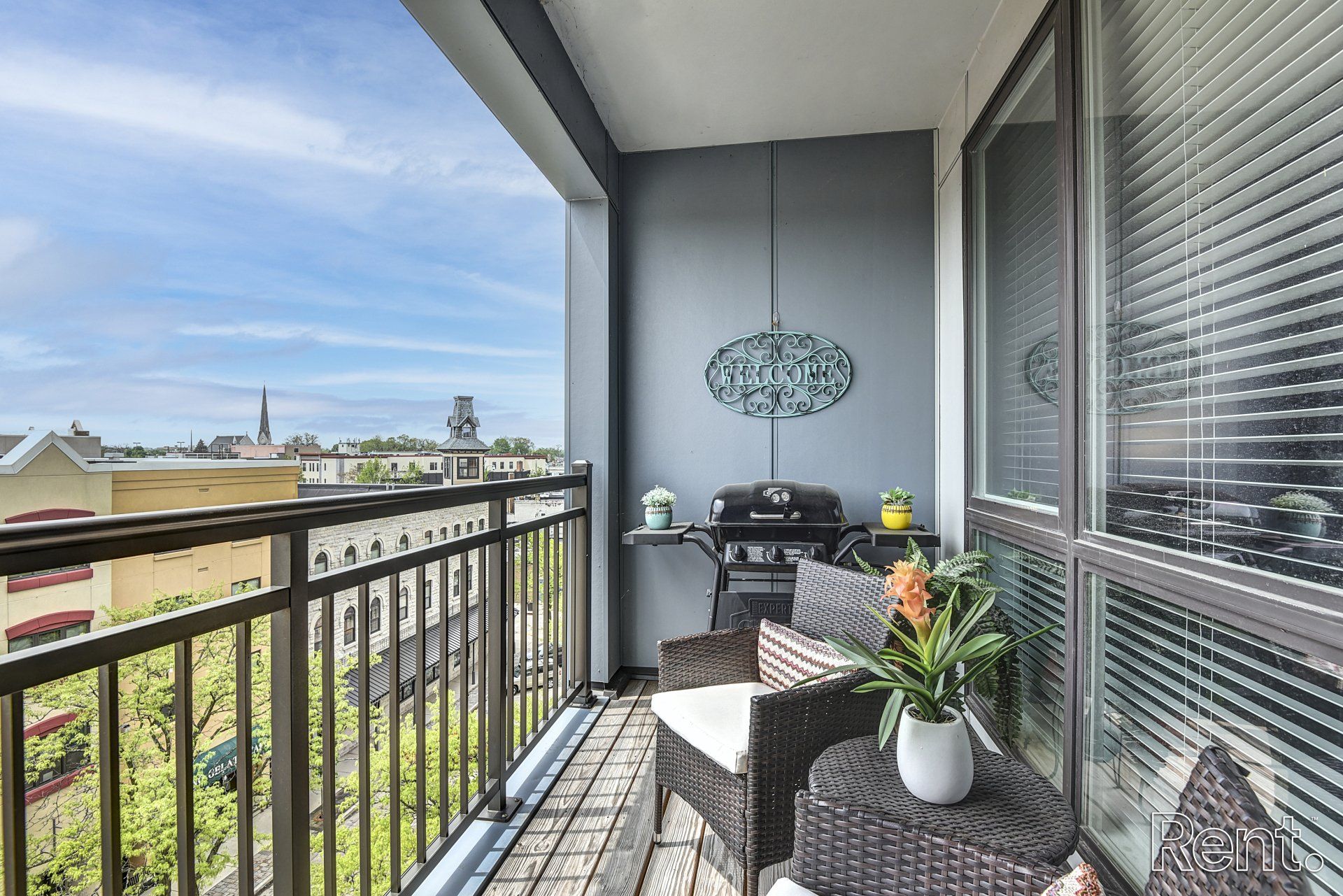 Clearpoint Apartment - porch