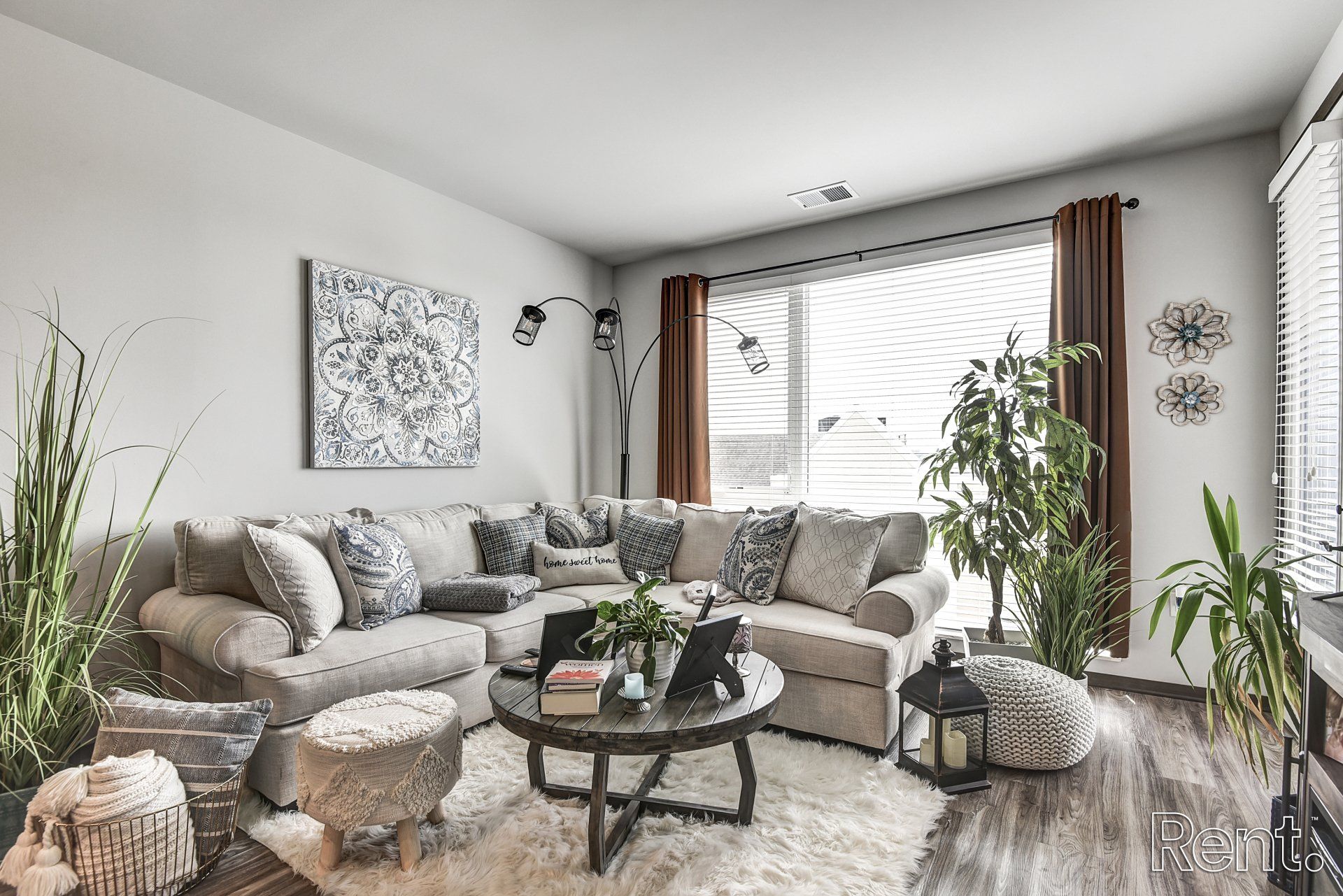 Clearpoint Apartment - living room #1