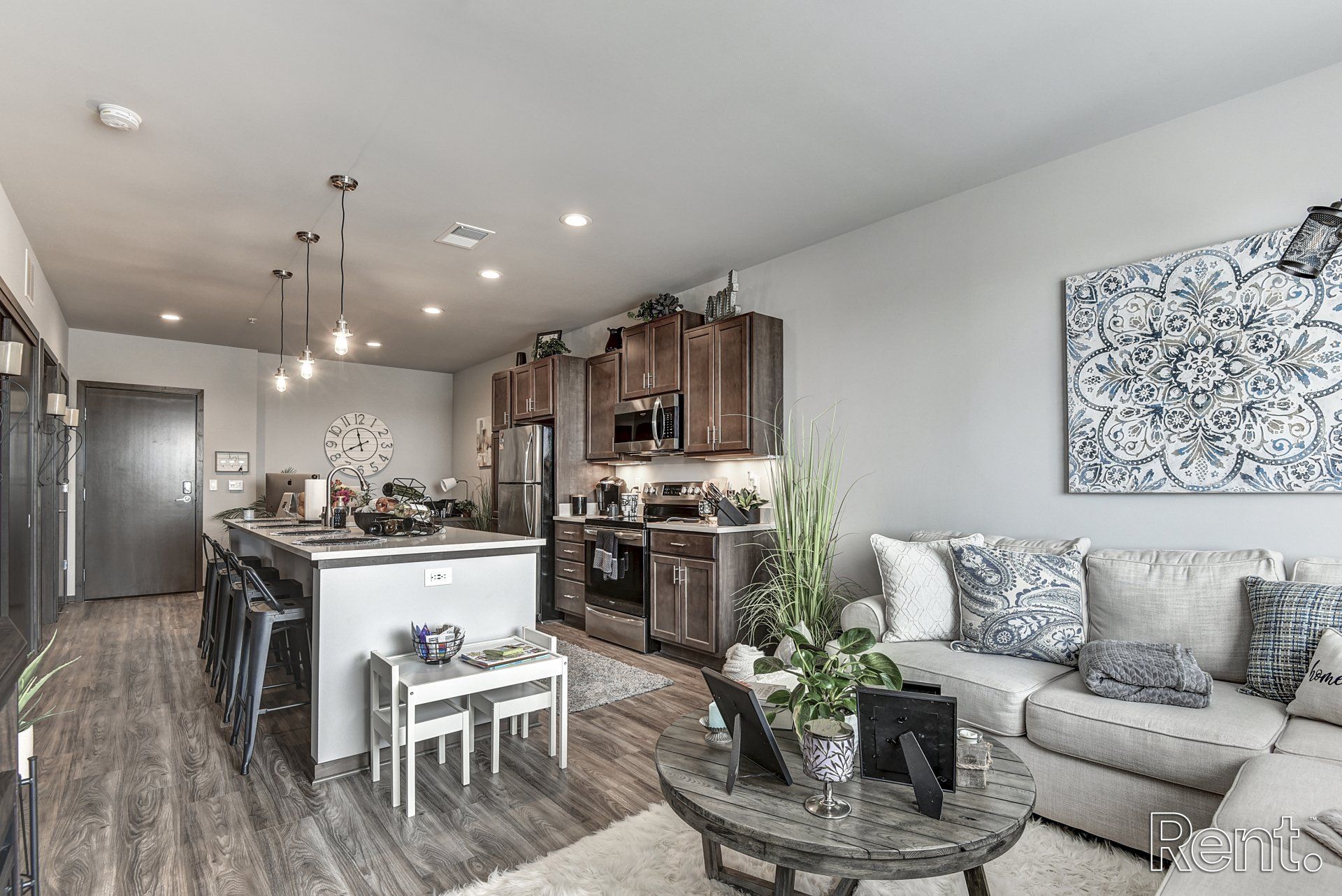 Clearpoint Apartment - dining area #1