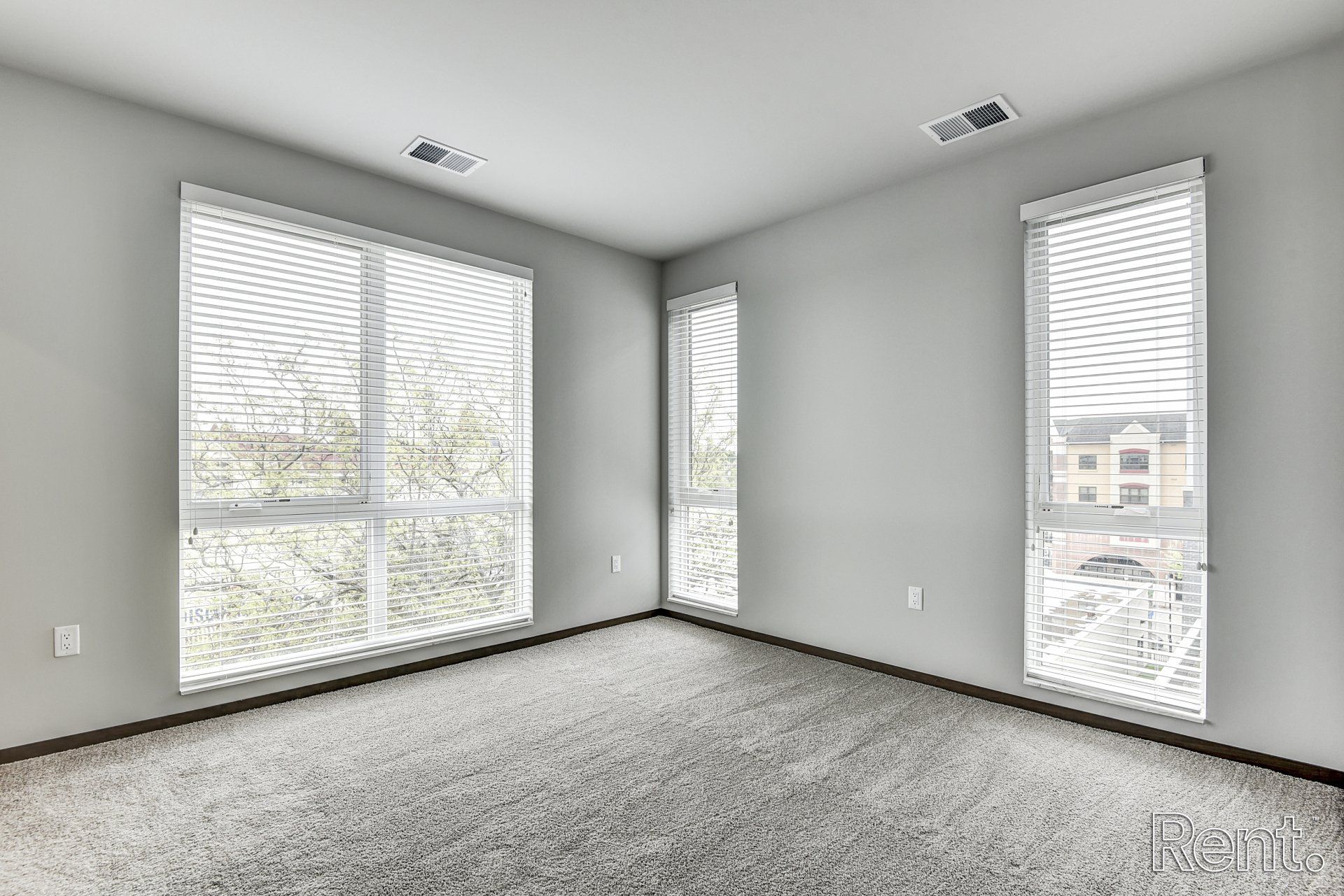Clearpoint Apartment - master bedroom
