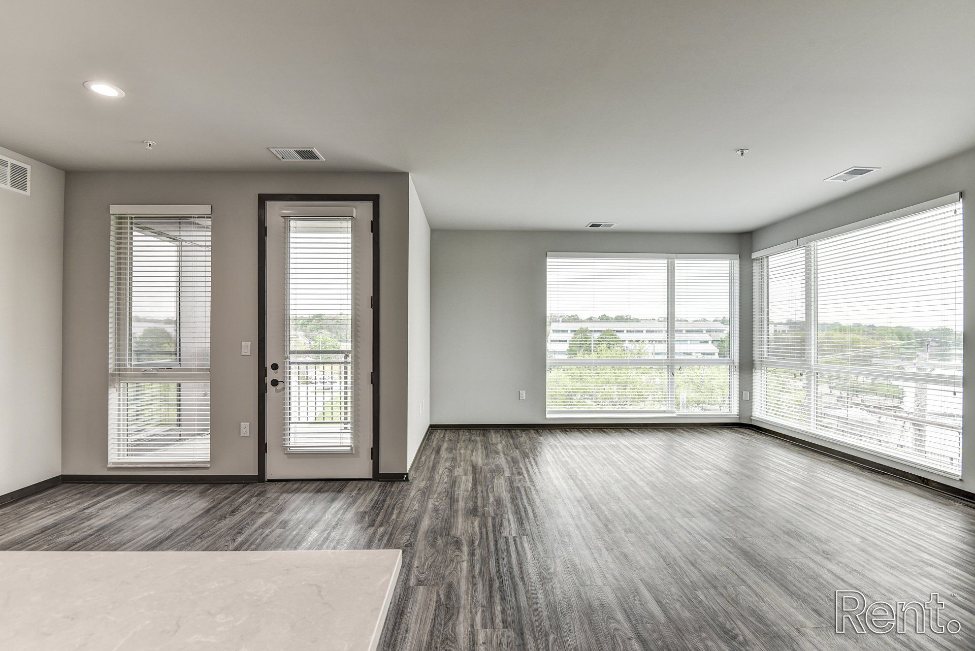 Clearpoint Apartment - living room