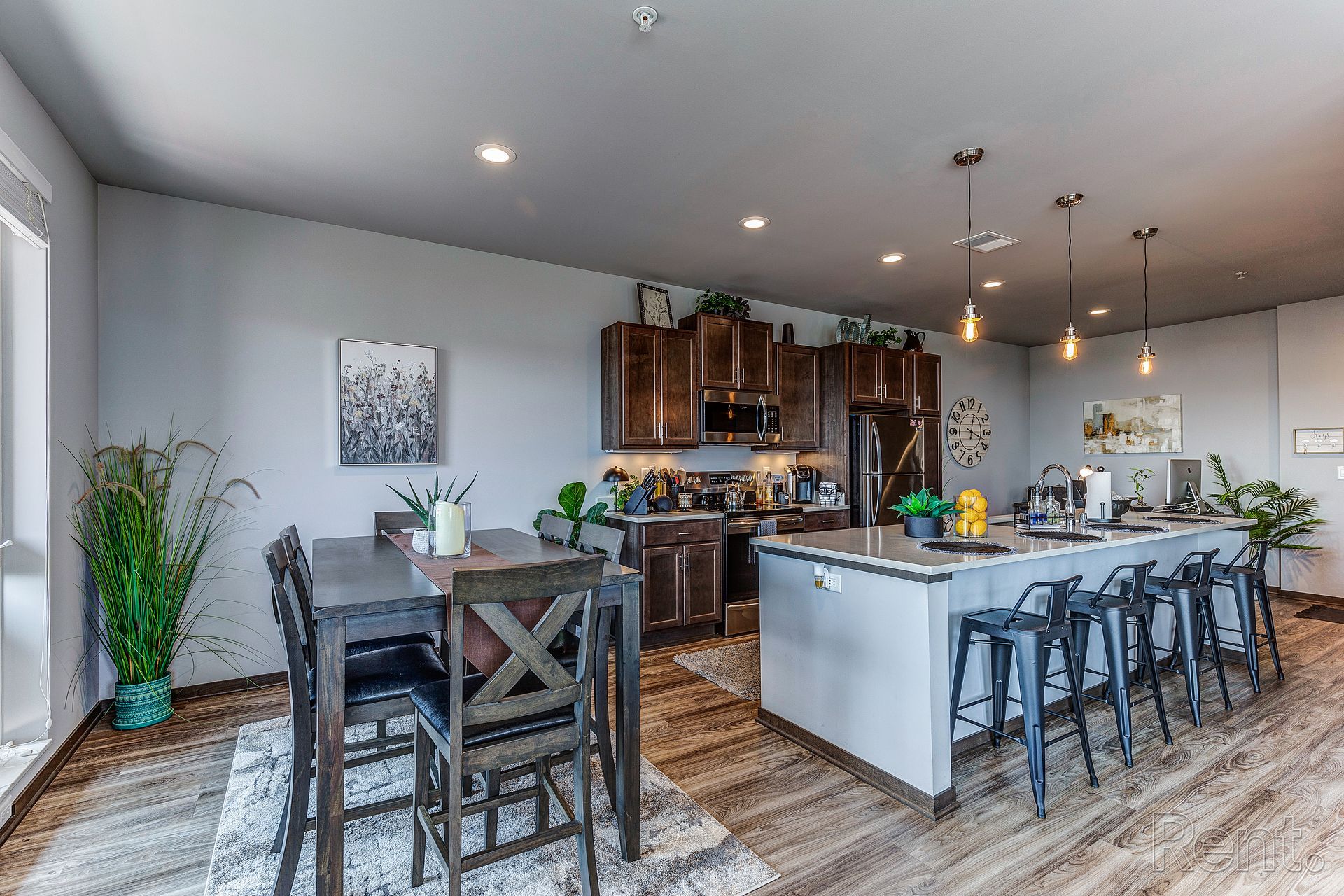 Clearpoint Apartment - dining area #2