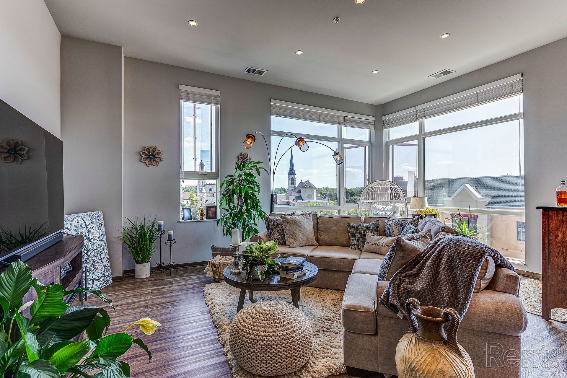 Clearpoint Apartment - dining area #1