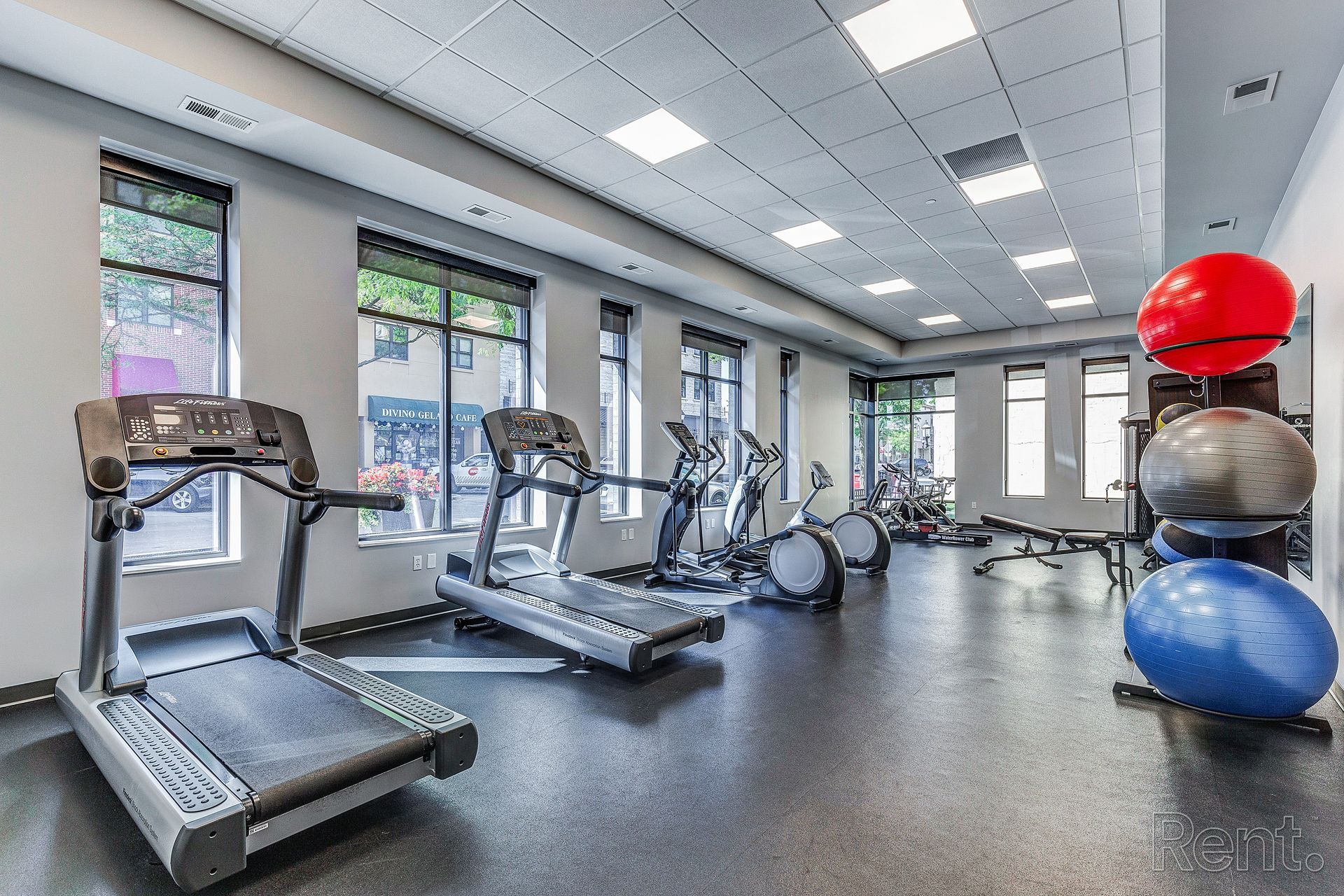 Clearpoint Apartment - fitness room #1