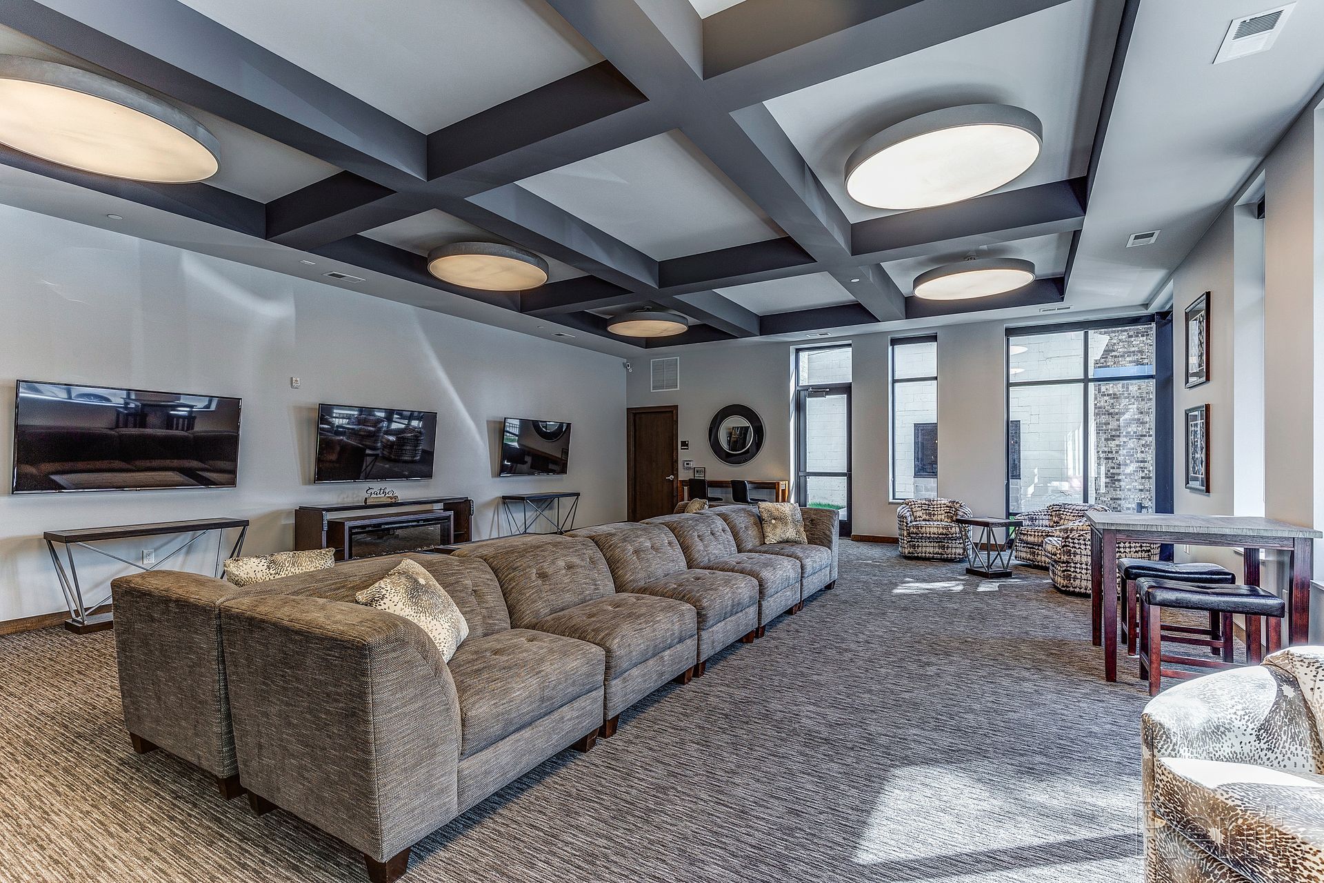 Clearpoint Apartment - lobby