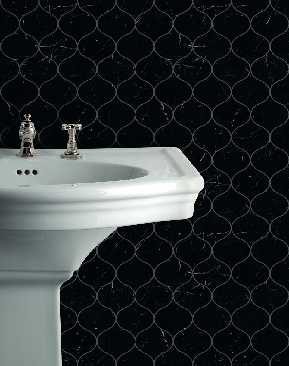 Lavabo e rivestimento in marmo