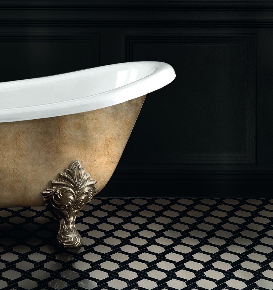 Vasca e rivestimento in marmo