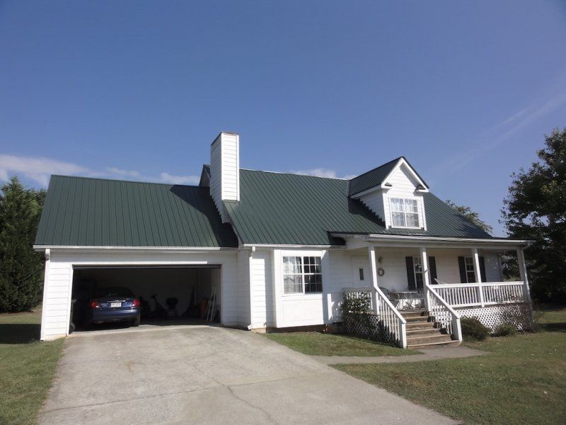 29 gauge Tuff Rib panels in Fern Green