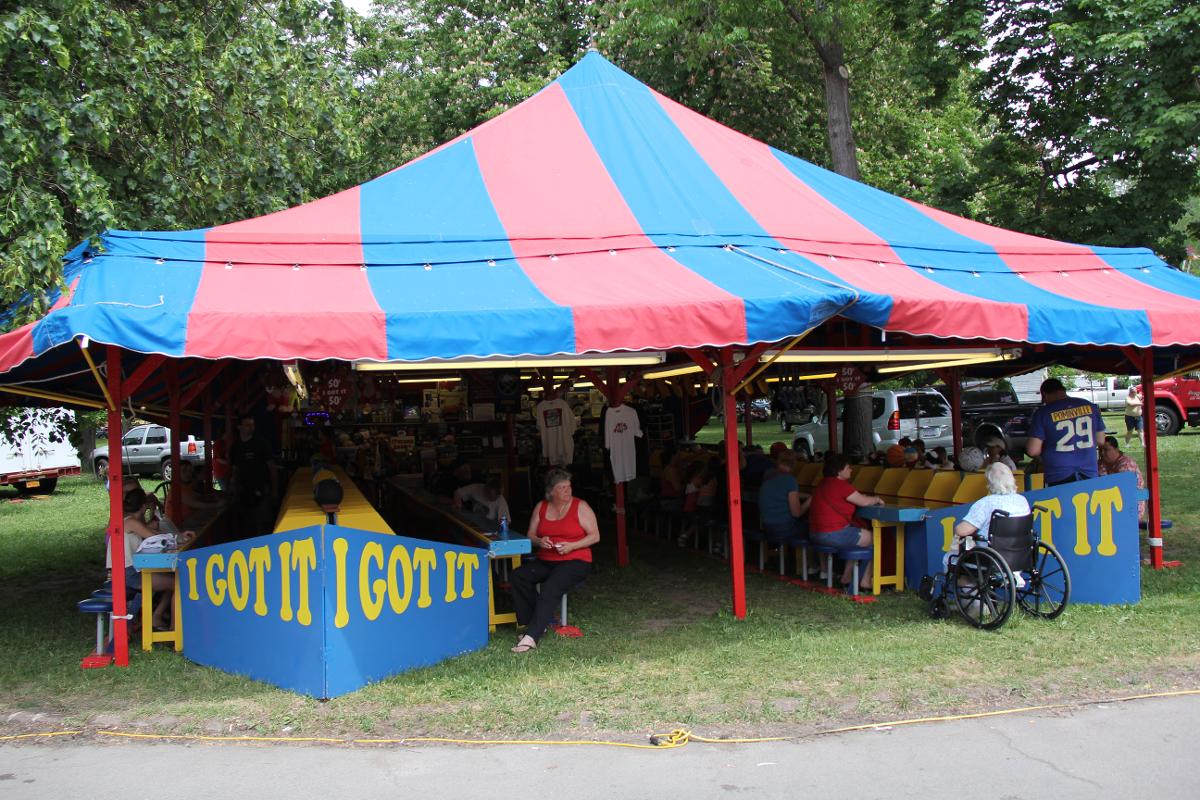 A red and blue tent with a sign that says i got it