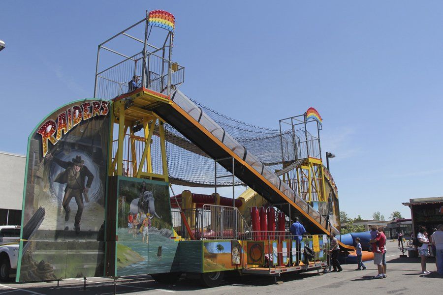 A roller coaster with the word raiders on it