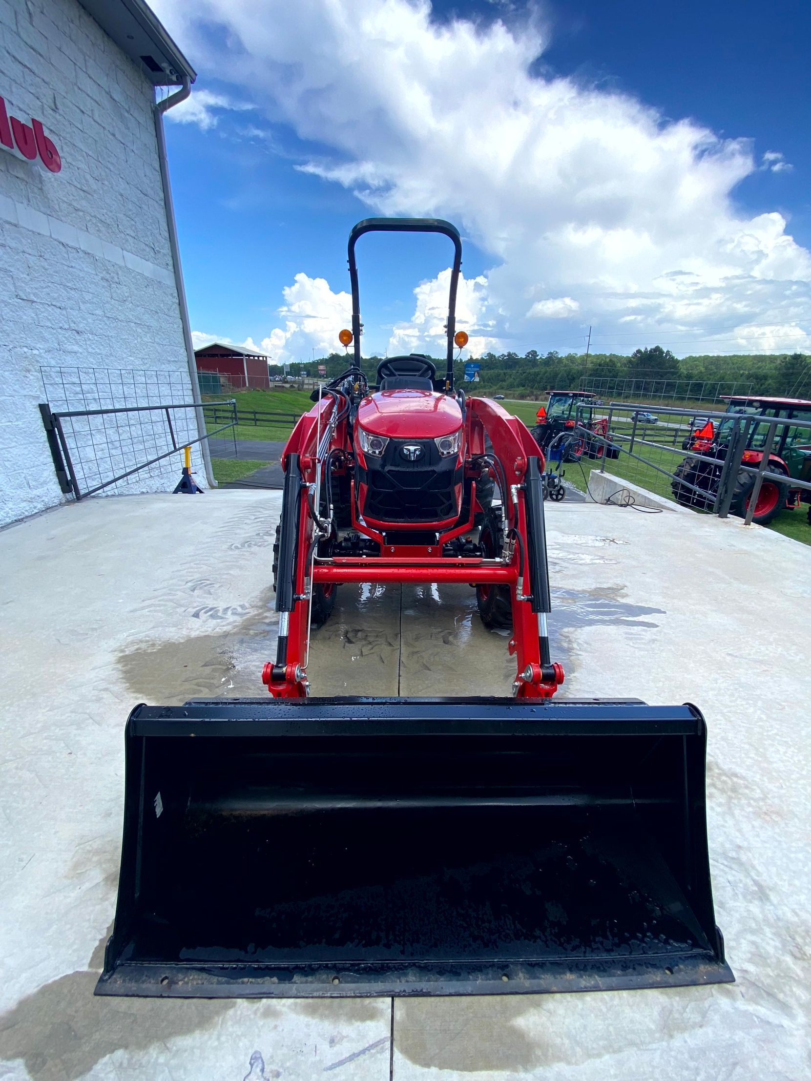 TYM 2610H (S/N : PFKF00011)