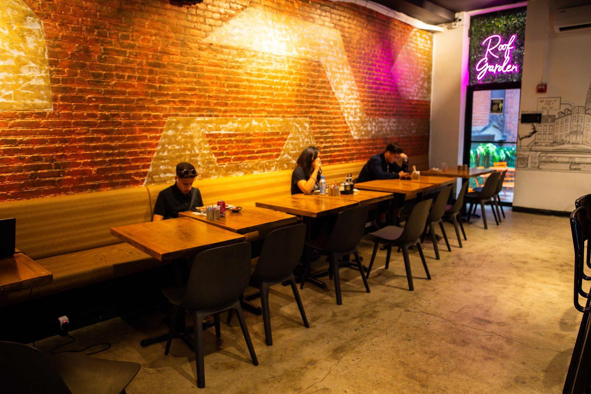 A group of people are sitting at tables in a restaurant.
