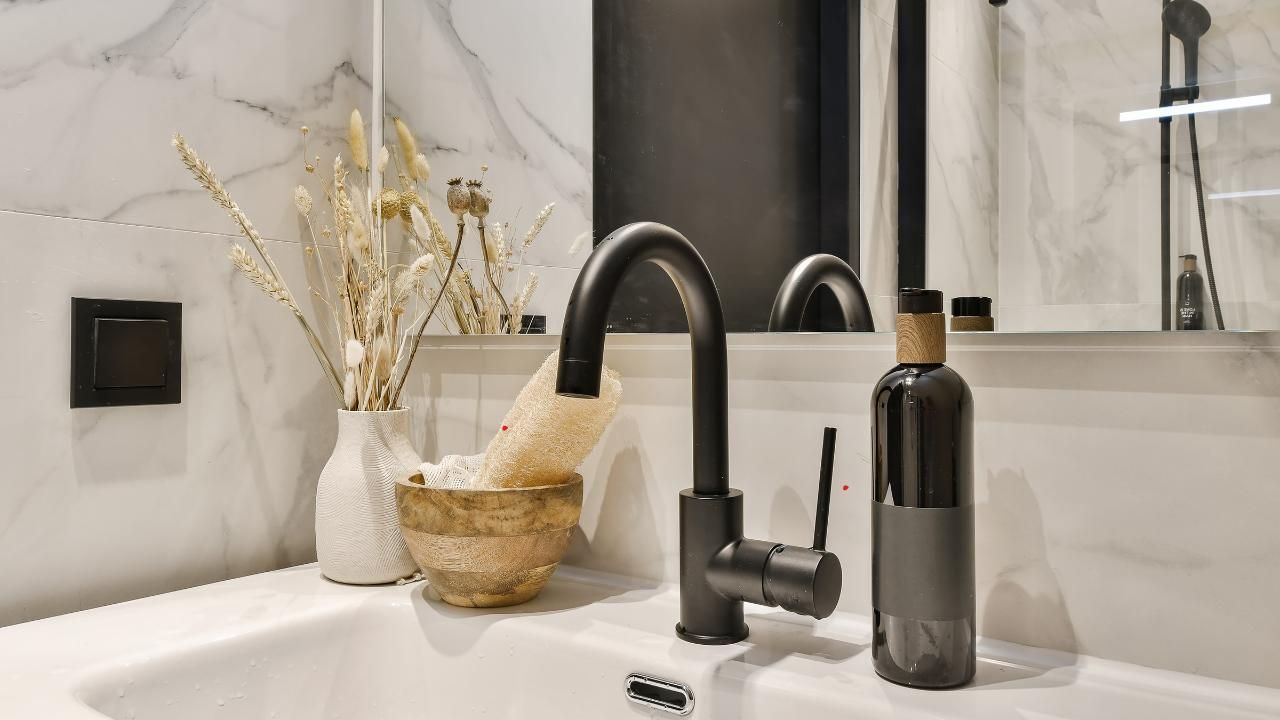 Bathroom faucet guide