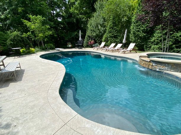 Curved Pool — Cincinnati, OH — Cross County Pool Serv