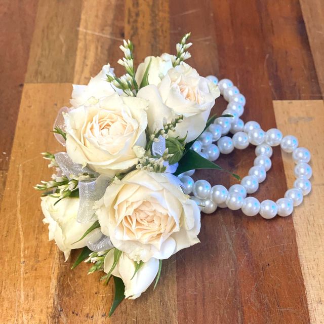 Corsage / Wrist - Spray Roses
