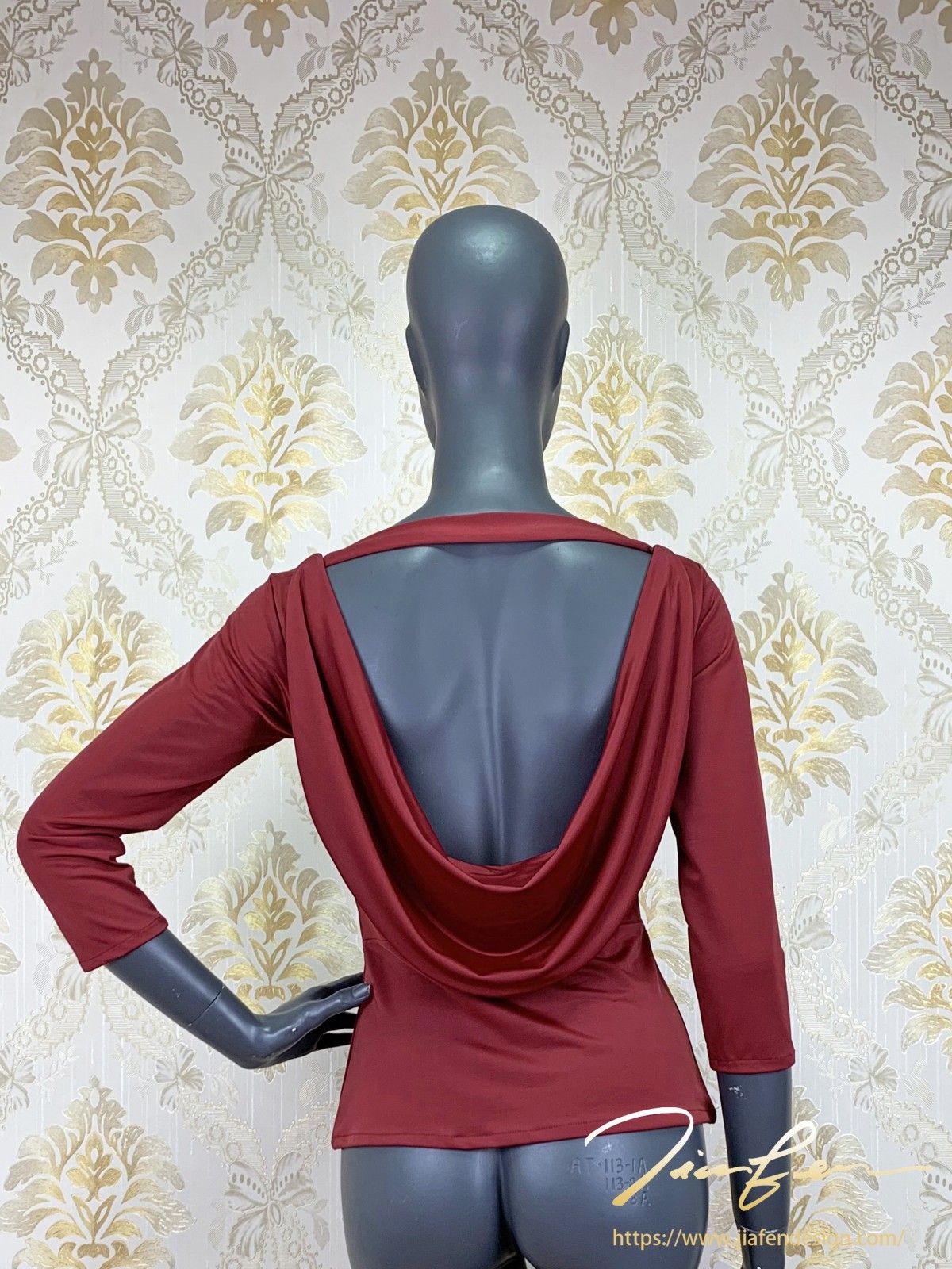 《BY TERRY佳衯自創》後挖被羅馬褶上衣-2