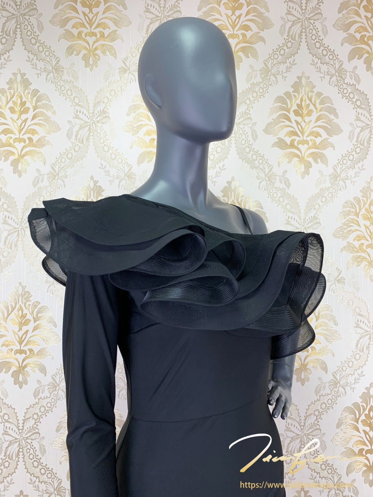 《BY TERRY佳衯自創》單袖大波浪荷葉領口連身上衣