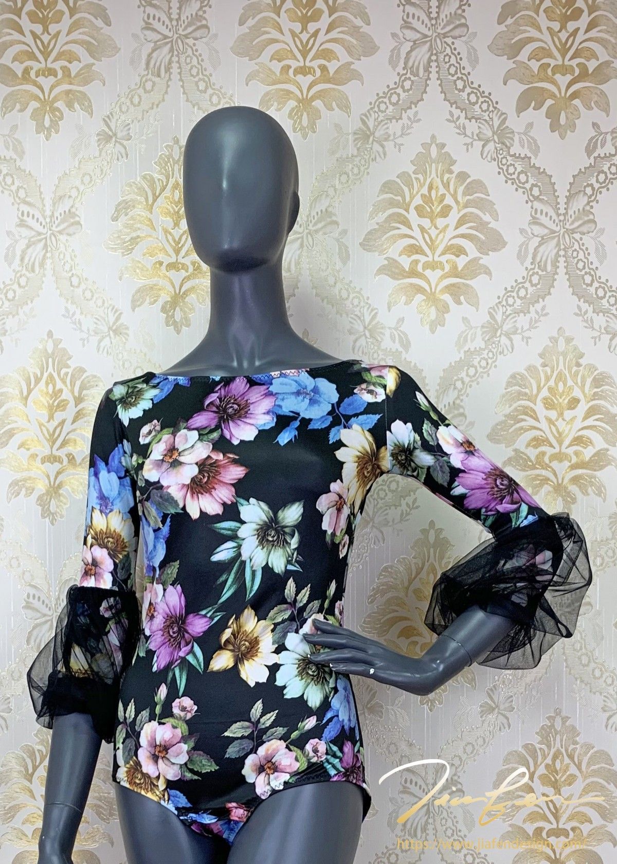 《BY TERRY佳衯自創》印花旋轉泡袖連身上衣-1