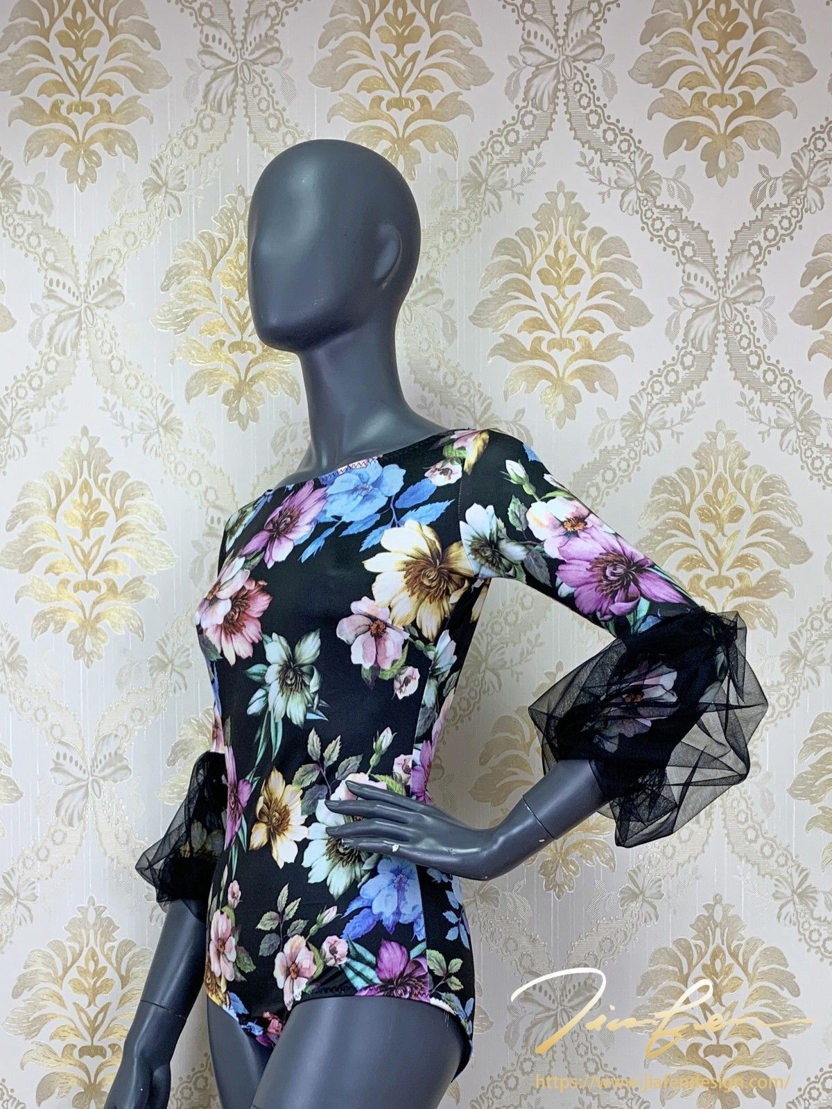 《BY TERRY佳衯自創》印花旋轉泡袖連身上衣-1