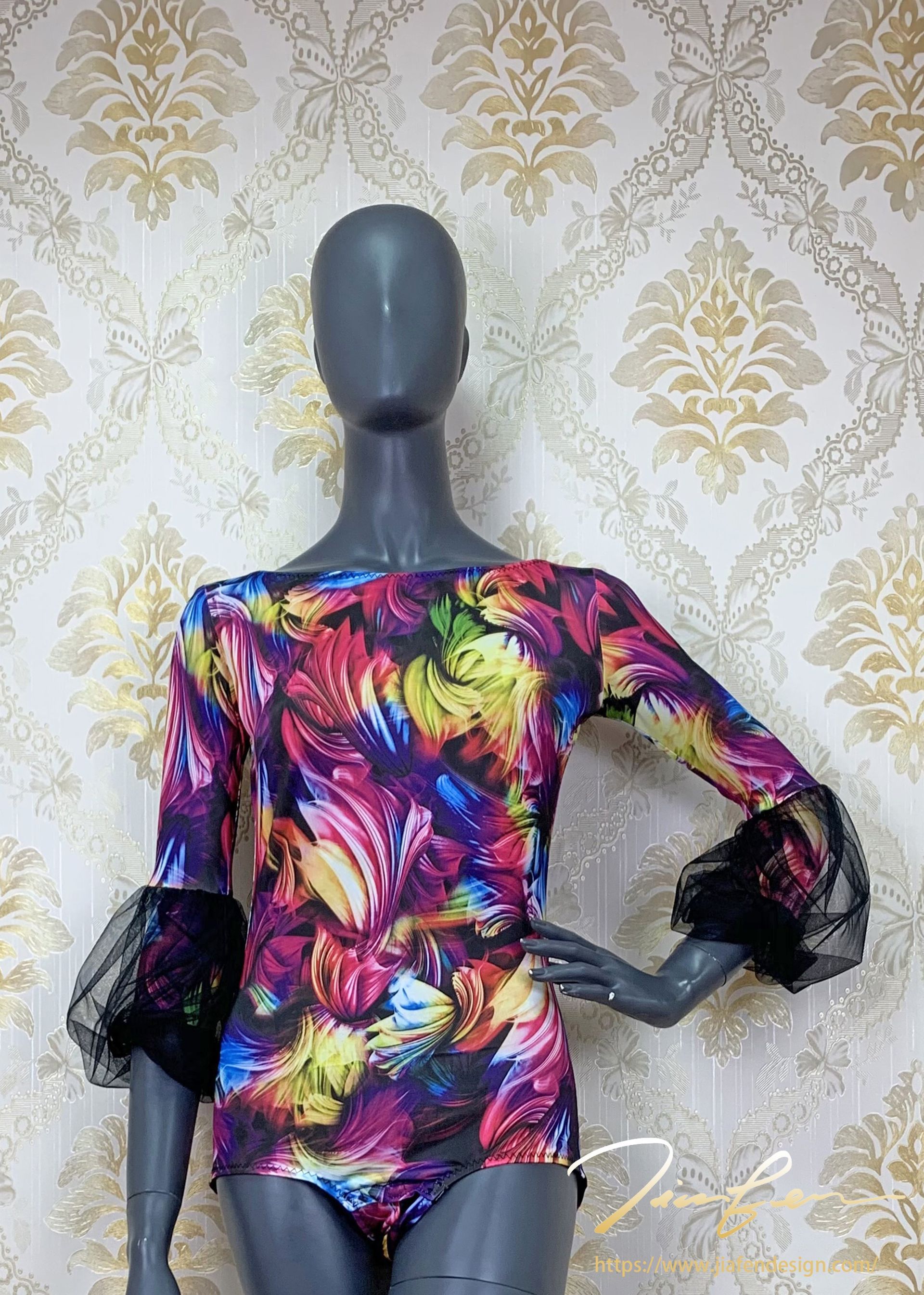 《BY TERRY佳衯自創》印花旋轉泡袖連身上衣-3