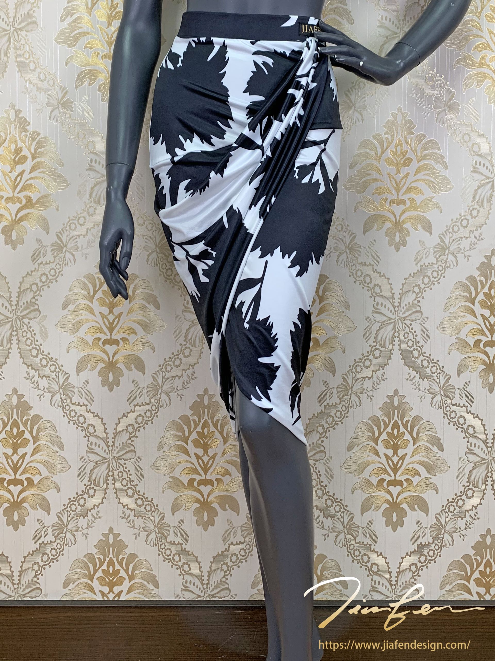 《BY TERRY佳衯自創》前斜褶包臀半身裙-2