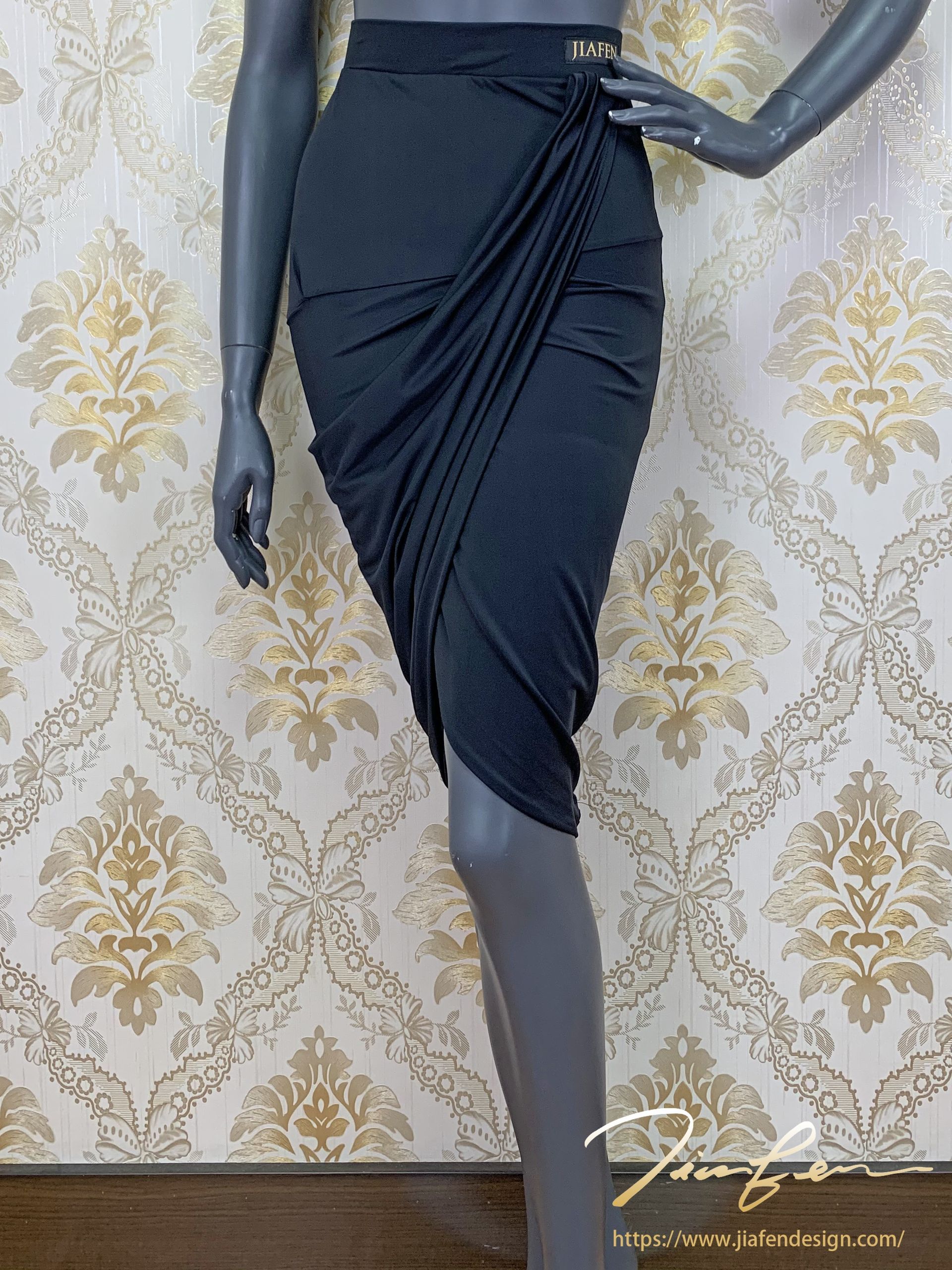 《BY TERRY佳衯自創》前斜褶包臀半身裙-1