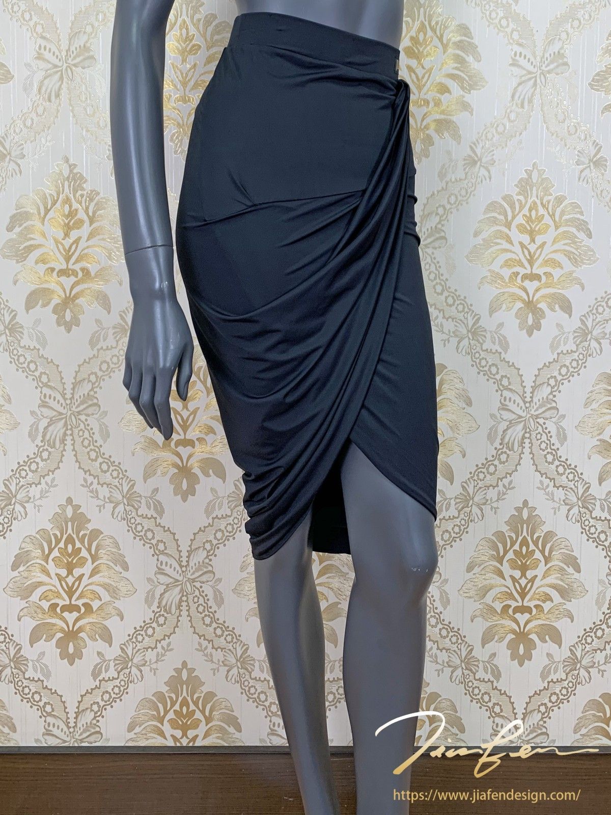 《BY TERRY佳衯自創》前斜褶包臀半身裙-1