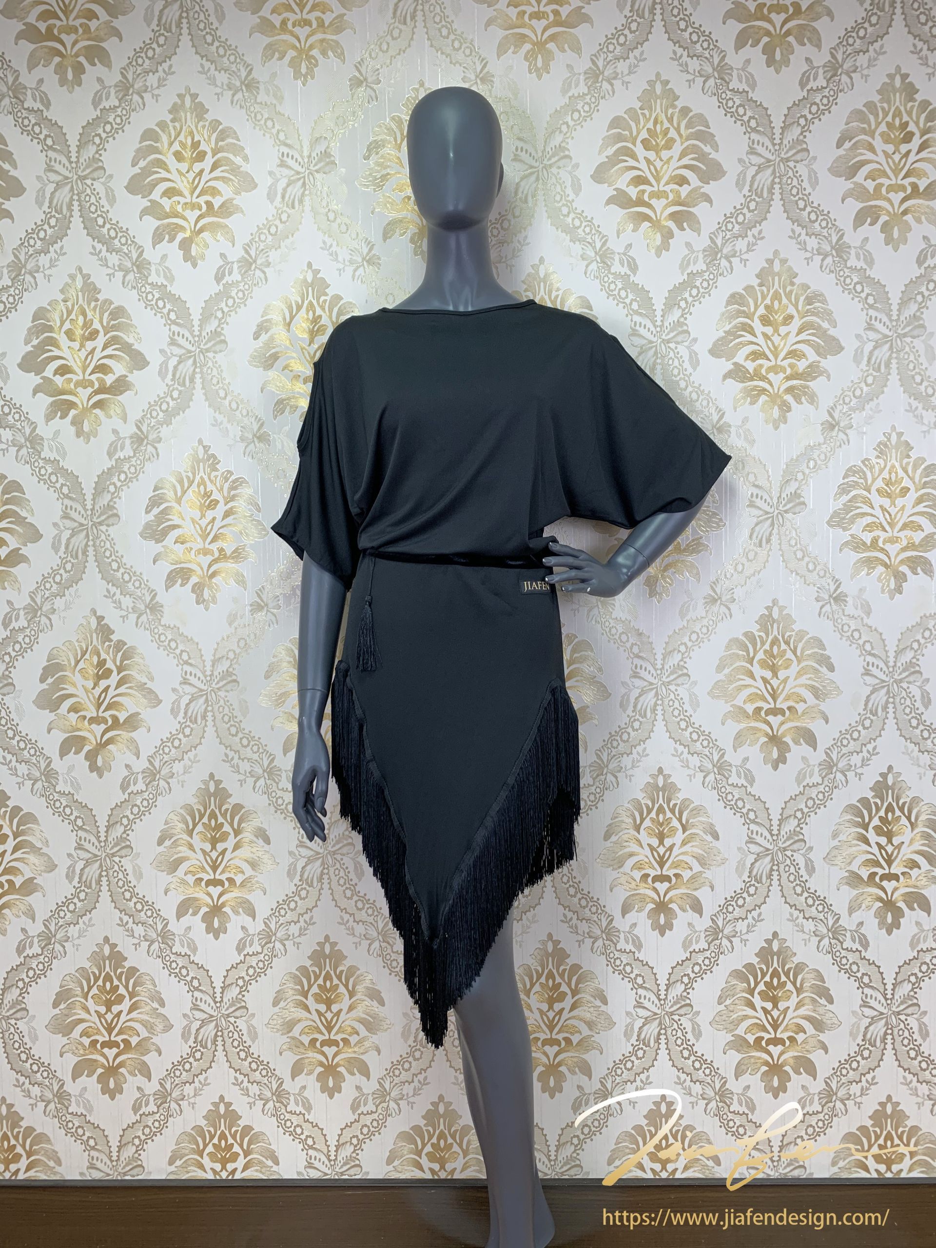 《BY TERRY佳衯自創》連袖不規則下擺流蘇連衣裙