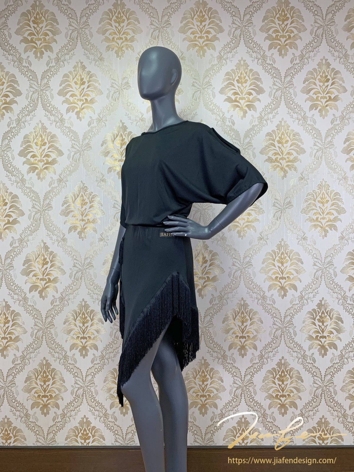 《BY TERRY佳衯自創》連袖不規則下擺流蘇連衣裙