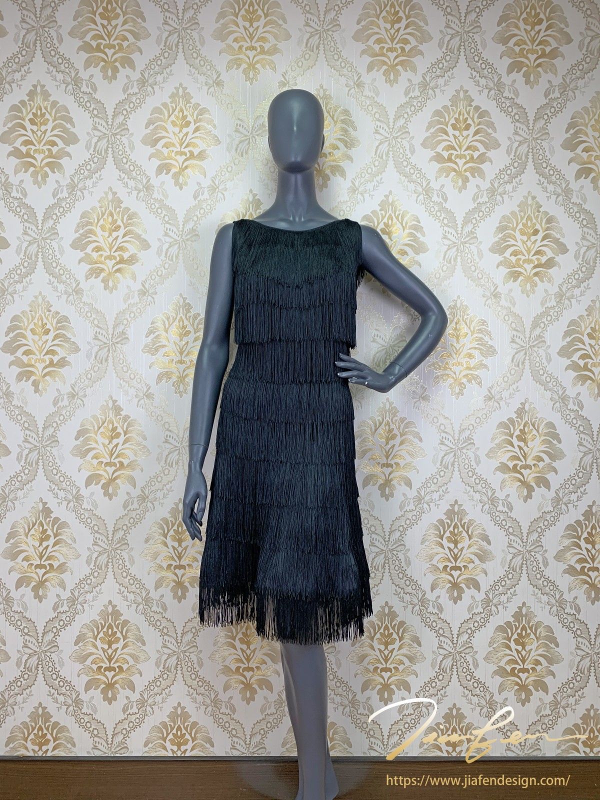 《BY TERRY佳衯自創》無袖全流蘇挖背連衣裙