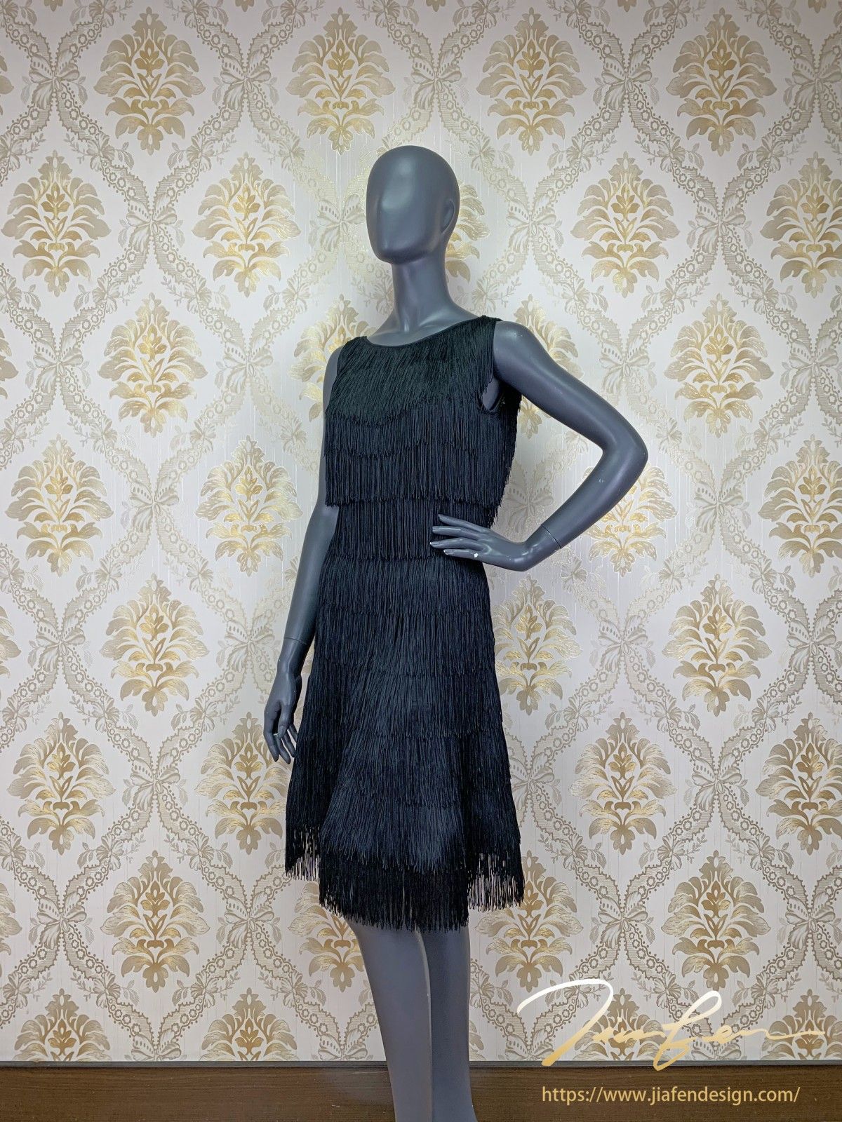 《BY TERRY佳衯自創》無袖全流蘇挖背連衣裙