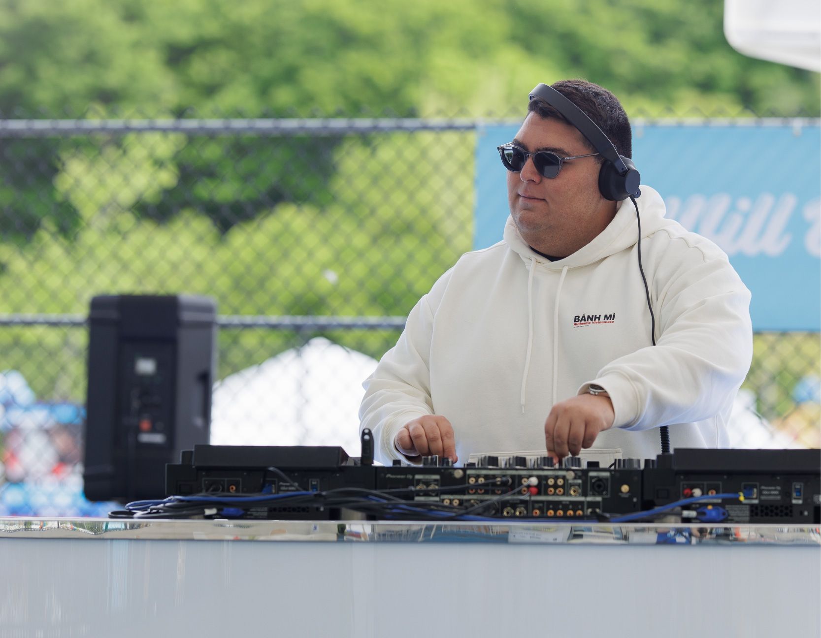 DJ