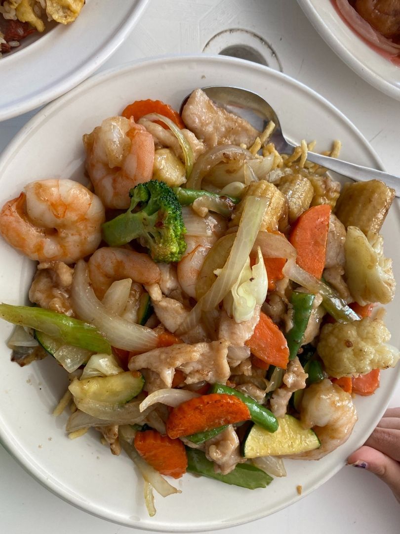 A Close Up of a Plate of Food With Shrimp and Vegetables — Kowin Restaurant in Old Bar, NSW