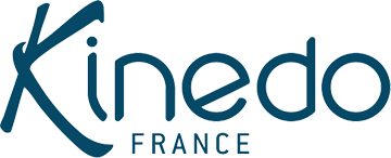 Le logo de kinedo france est bleu et blanc sur fond blanc.