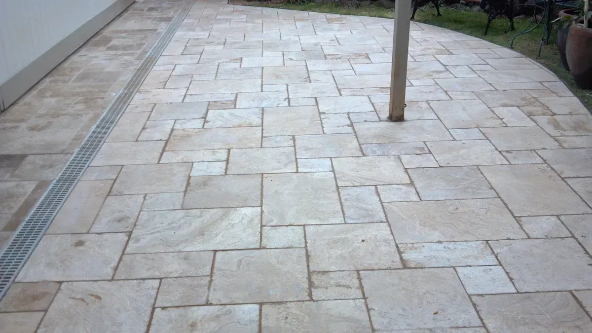 Pool Side— Kailua, HI — Jack's Tile & Stone Inc