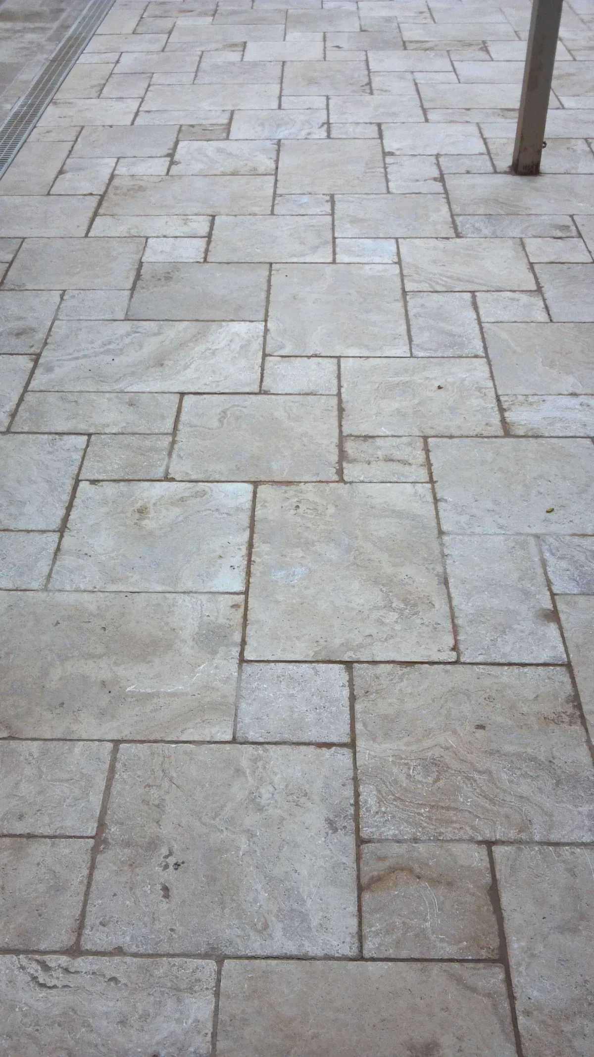 Pool Side— Kailua, HI — Jack's Tile & Stone Inc