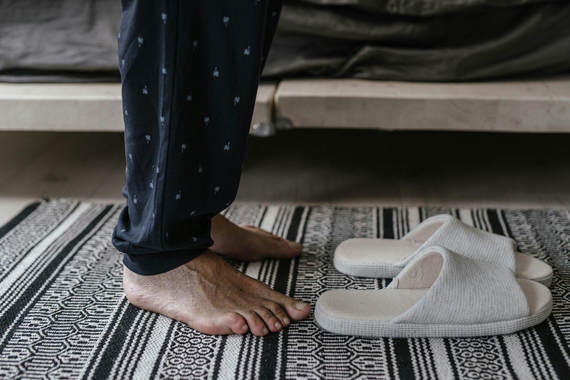 slippers, bare feet