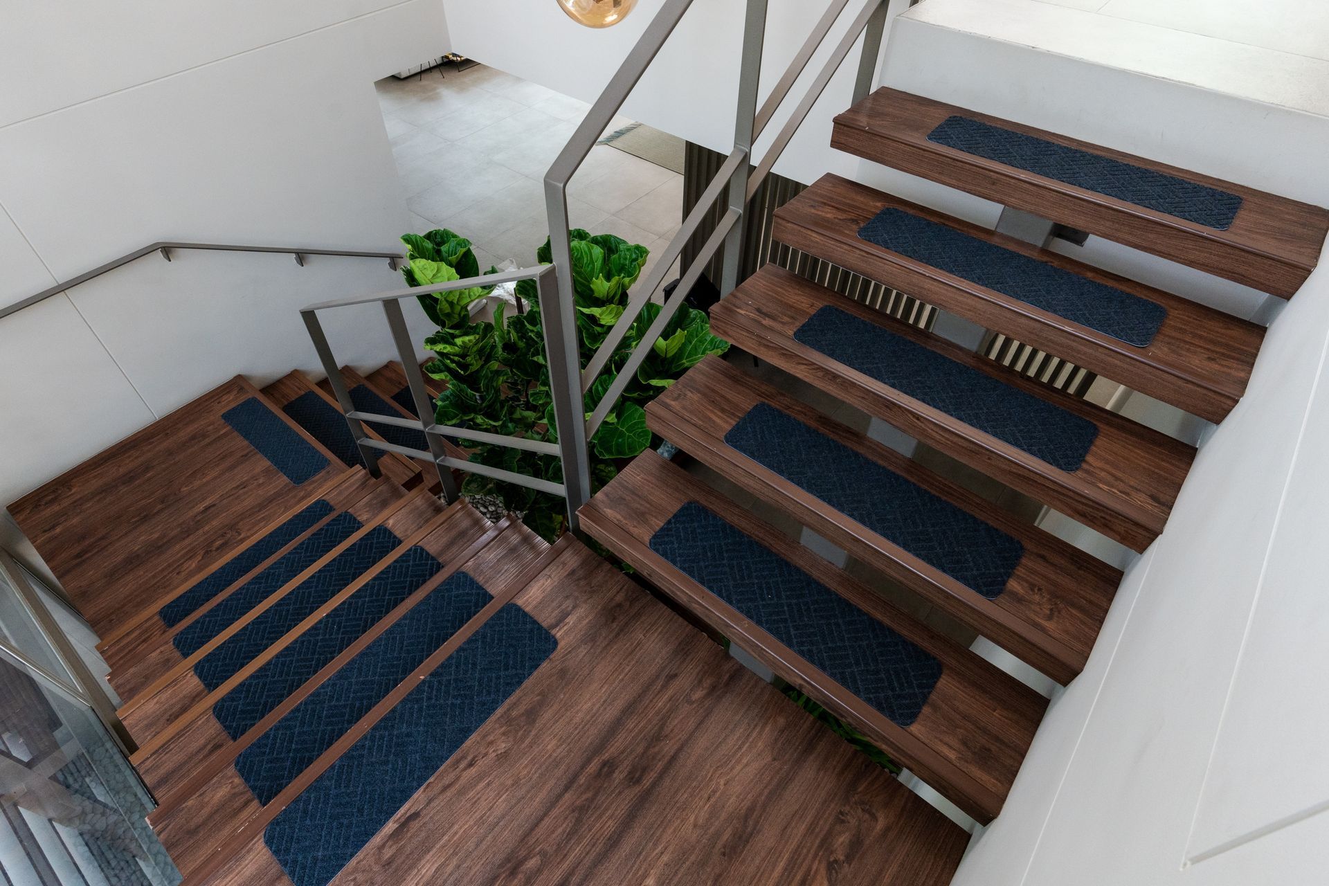 stair treds to reduce slipping