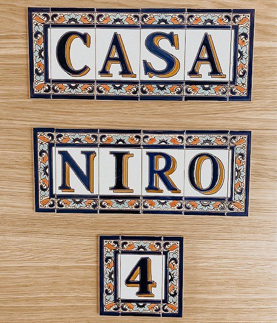 Ein Schild mit der Aufschrift Casa Niro 4