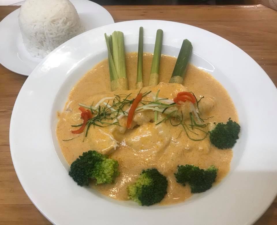 A plate of food with broccoli and rice on a table.