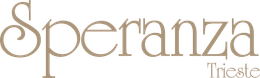 "Speranza Trieste" in un elegante carattere serif beige. La parola "Trieste" è sotto "Speranza".