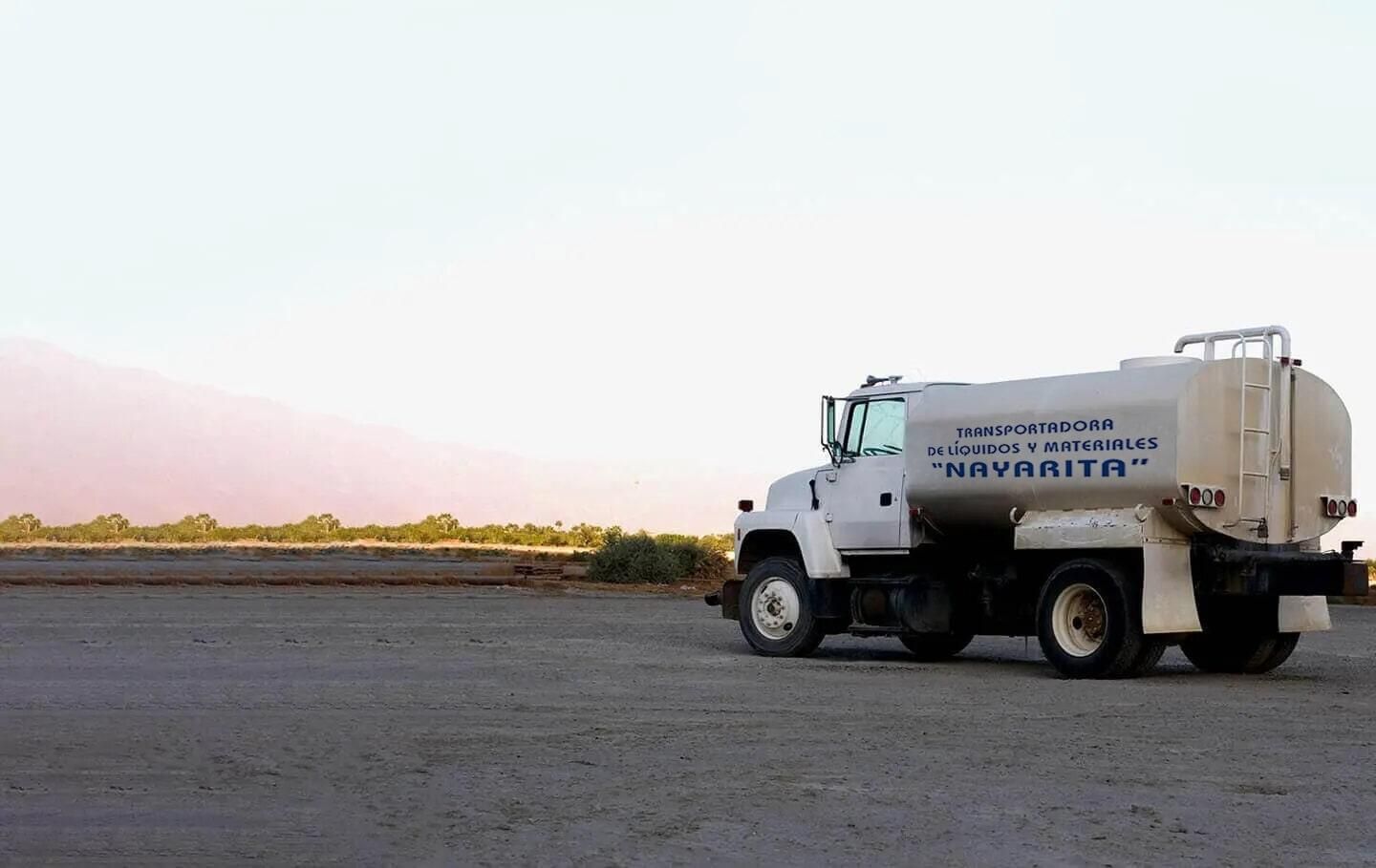 TRANSPORTADORA DE LIQUIDOS Y MATERIALES NAYARITA