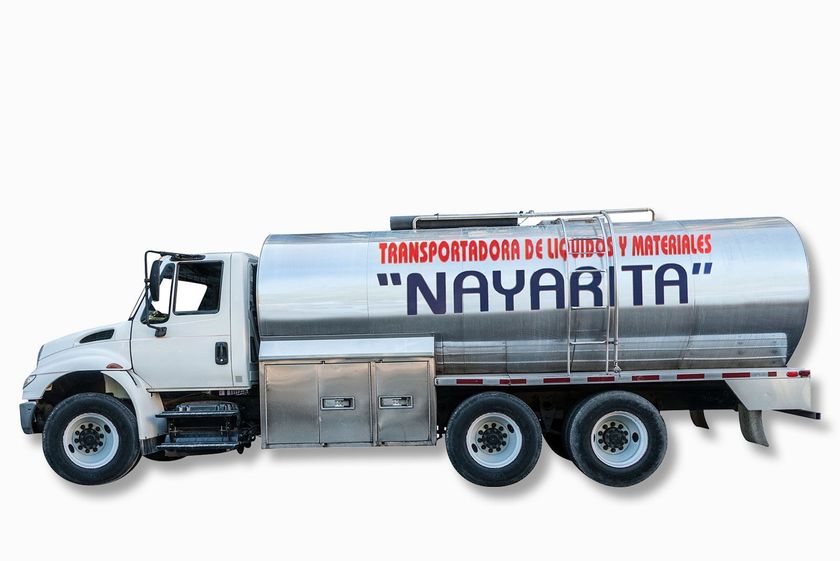 TRANSPORTADORA DE LIQUIDOS Y MATERIALES NAYARITA