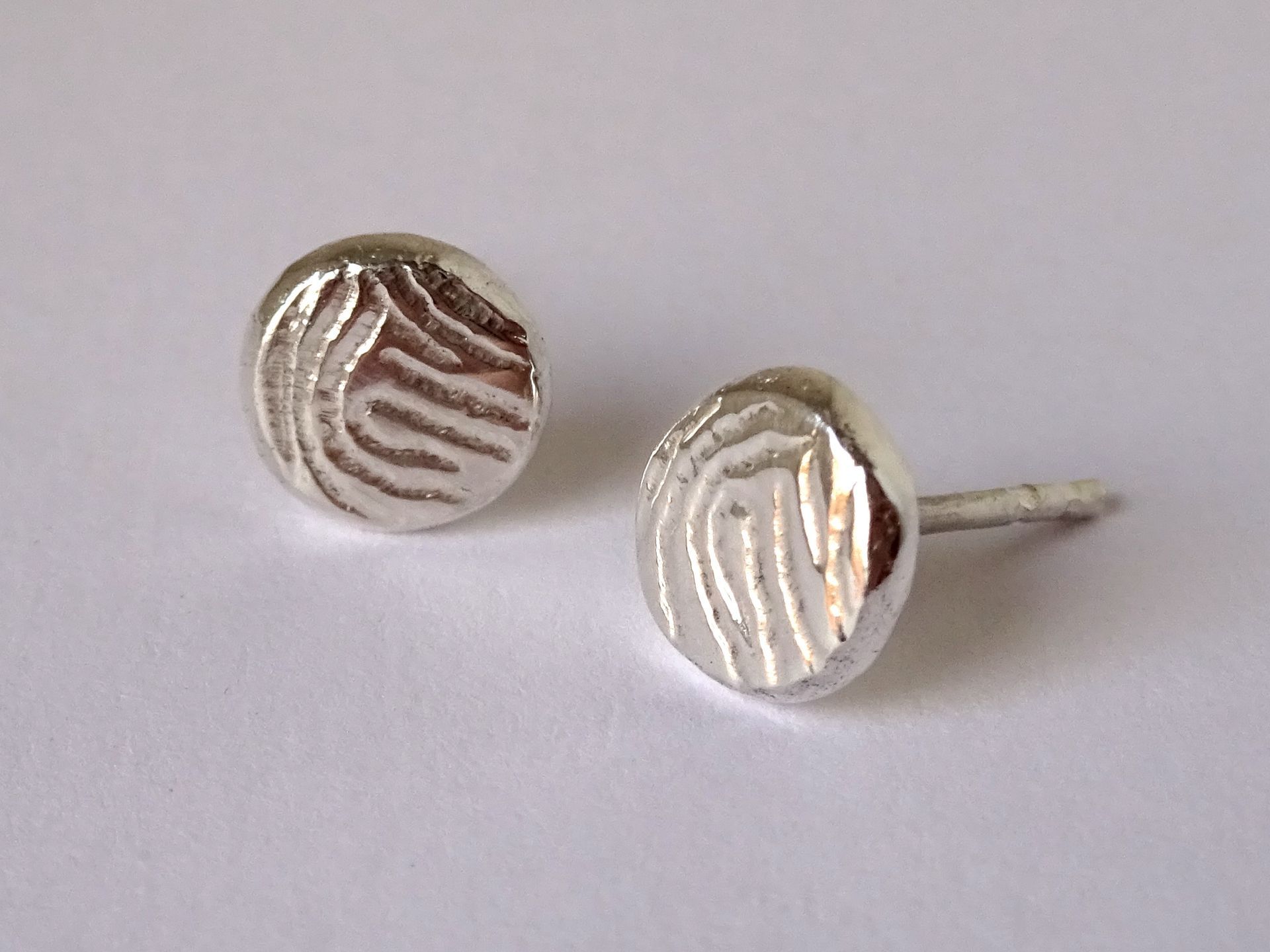 Oorbellen zilver met vingerafdruk.