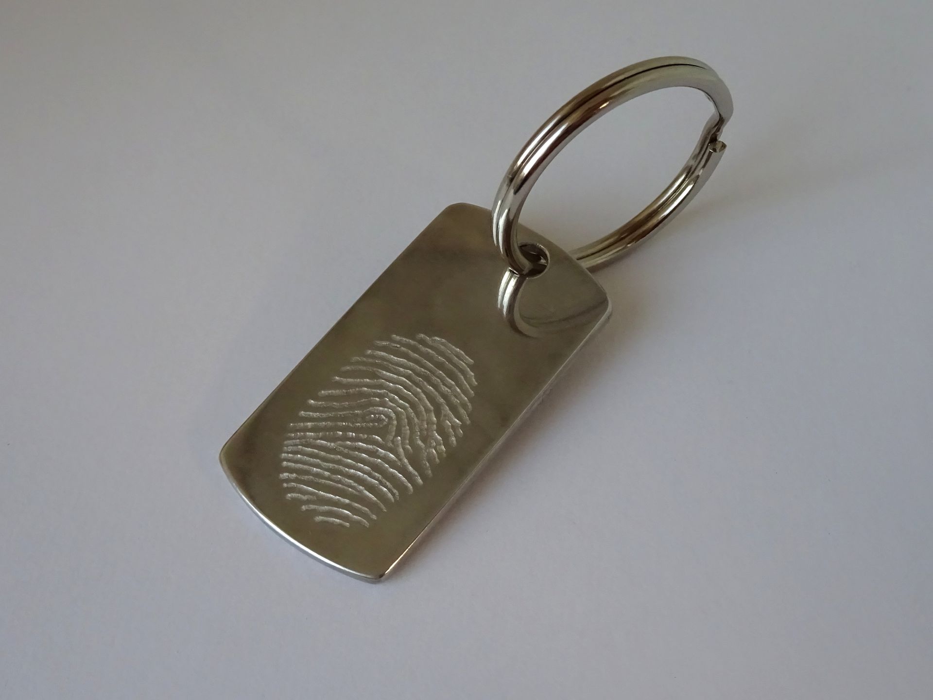 Rouwsieraad, sleutelhanger met vingerafdruk.