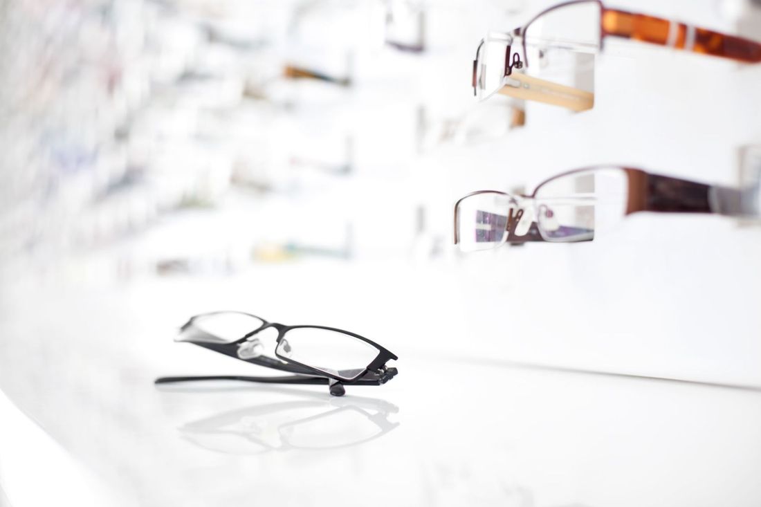 Assortimento di montature per occhiali di marca
