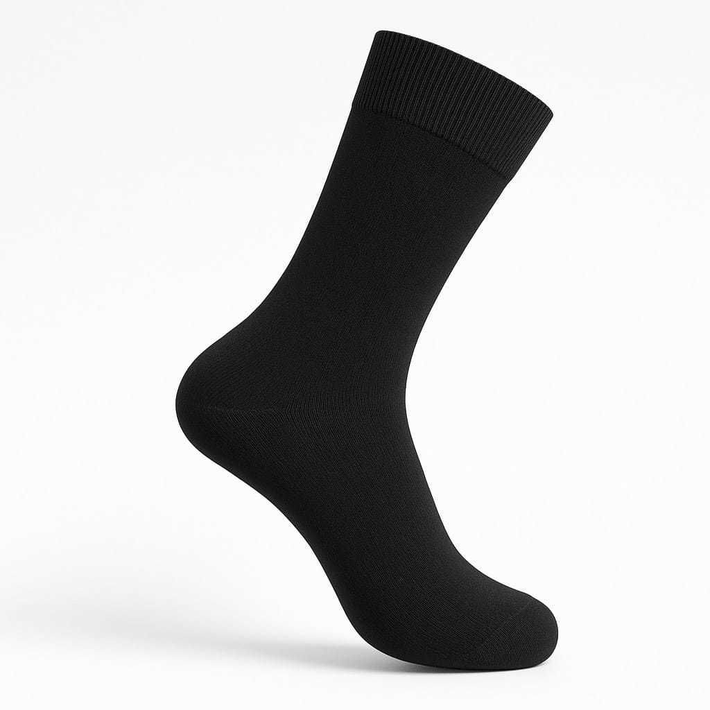 Calcetín azul marino sobre fondo blanco.